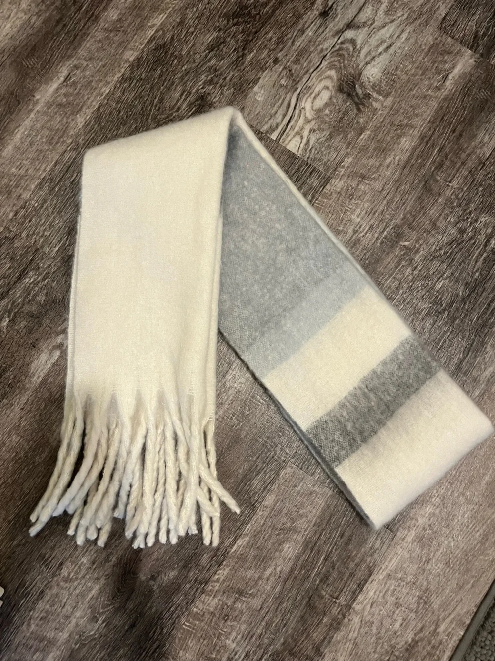 Long fluffy Calia scarf